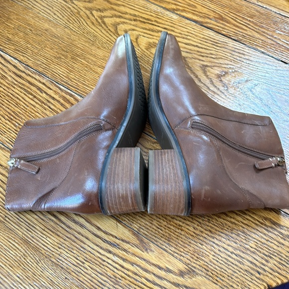 Cole Haan Macie style brown bootie. Leather uppers. Side zip. Almond toe. Size 8 - Picture 5 of 8